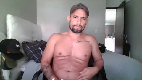 Snapshot of latinhotcouple33 chatting on 01/13/26, 07:52 wolves online show from 01/13/26, 07:52