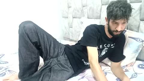 Snapshot of latinlustandfrenchkiss chatting on 11/30/25, 07:51 latinlustandfrenchkiss online show from 11/30/25, 07:51