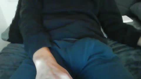 Snapshot of latinman7945 chatting on 12/17/25, 06:19 latinman7945 online show from 12/17/25, 06:19