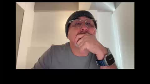 QS - INDEPENDENT MODEL online show from 09/12/25, 06:30