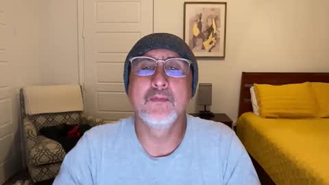 QS - INDEPENDENT MODEL online show from 10/28/25, 03:43