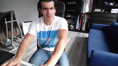 Snapshot of latino23bom chatting on 11/11/25, 03:12 sam online show from 11/11/25, 03:12