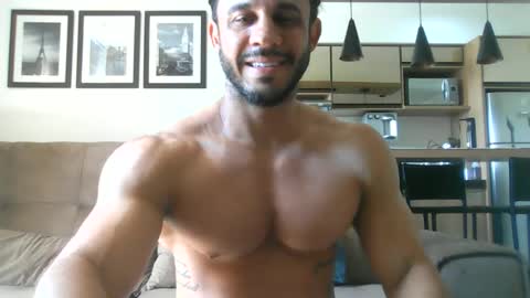 latino_rodri online show from 06/16/26, 04:09