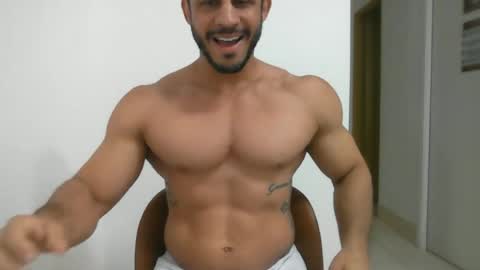 latino_rodri online show from 06/17/26, 01:56