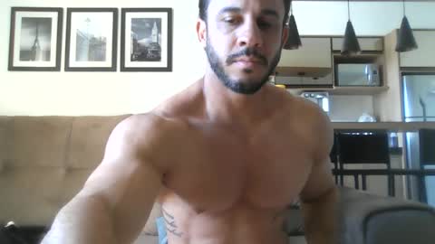 latino_rodri online show from 06/18/26, 12:53