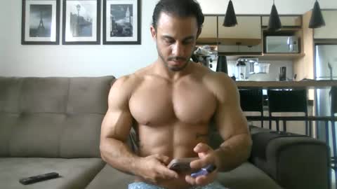 latino_rodri online show from 06/24/26, 11:53