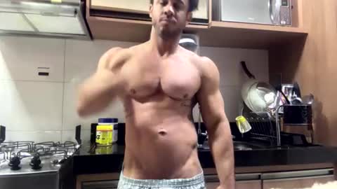 latino_rodri online show from 06/25/26, 09:03