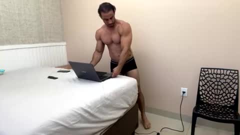 latino_rodri online show from 07/27/26, 03:08