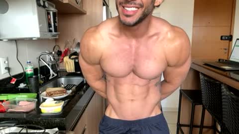 latino_rodri online show from 08/04/26, 11:35
