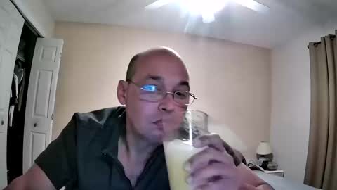 Snapshot of latinoinfla chatting on 10/15/25, 01:50 latinoinfla online show from 10/15/25, 01:50