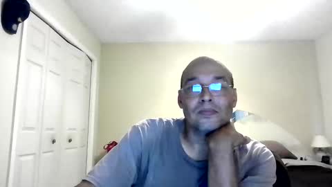 Snapshot of latinoinfla chatting on 10/19/25, 07:58 latinoinfla online show from 10/19/25, 07:58
