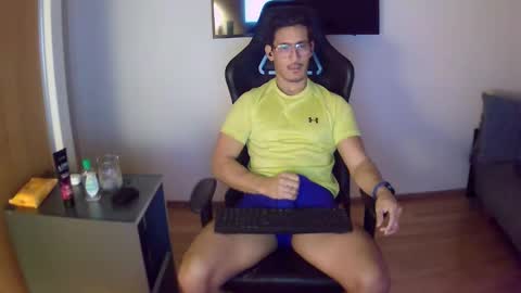 Snapshot of latintoyboy35 chatting on 09/22/25, 12:12 latintoyboy35 online show from 09/22/25, 12:12