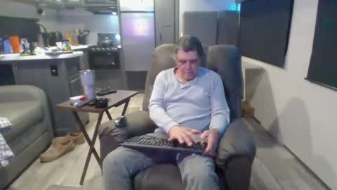 latniter online show from 03/04/25, 02:06