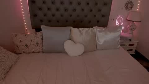 Laura online show from 11/21/25, 07:40