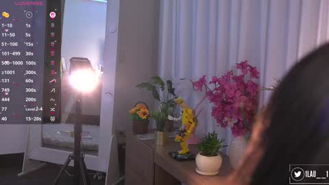 Snapshot of lau__1 chatting on 11/22/25, 11:26 IG 1lau 1 X 1lau 1 online show from 11/22/25, 11:26