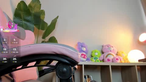 Snapshot of laukyubey1 chatting on 10/17/25, 08:33 laukyubey1 online show from 10/17/25, 08:33