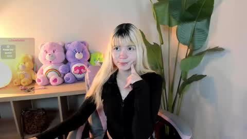 Snapshot of laukyubey1 chatting on 10/21/25, 07:47 laukyubey1 online show from 10/21/25, 07:47