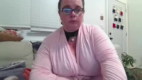 Snapshot of laulauma chatting on 12/20/24, 01:14 LauLauMa online show from 12/20/24, 01:14