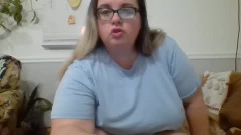 Snapshot of laulauma chatting on 12/30/24, 12:20 LauLauMa online show from 12/30/24, 12:20