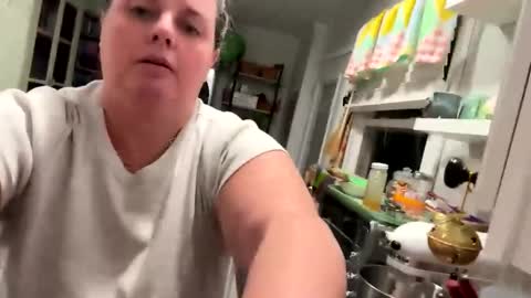 Snapshot of laulauma chatting on 01/06/25, 12:05 LauLauMa online show from 01/06/25, 12:05