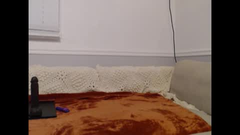 Snapshot of laulauma chatting on 02/09/25, 01:44 LauLauMa online show from 02/09/25, 01:44