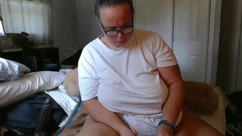 LauLauMa online show from 09/19/25, 04:51