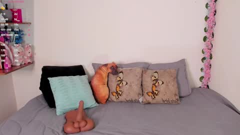 Snapshot of laura1__ chatting on 11/06/25, 11:37 laura1__ online show from 11/06/25, 11:37