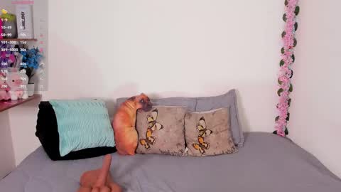 Snapshot of laura1__ chatting on 11/17/25, 10:59 laura1__ online show from 11/17/25, 10:59