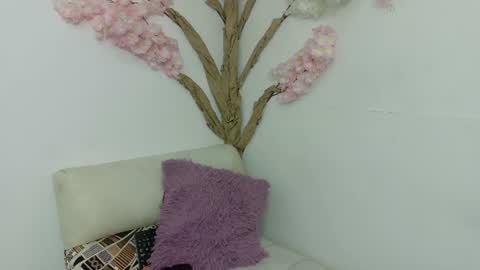 Snapshot of laura__castillo_ chatting on 06/10/26, 12:26 online show from 06/10/26, 12:26