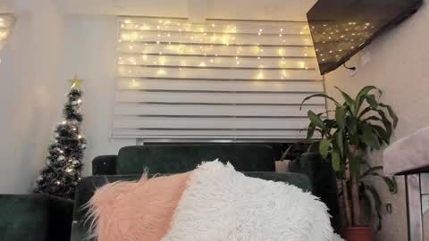 laura cruz online show from 12/12/24, 03:21