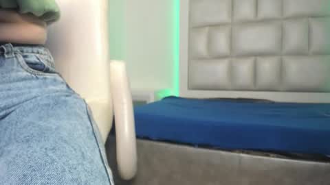 laura__js_ online show from 09/29/25, 03:33