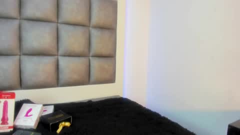 laura__js_ online show from 09/30/25, 03:50