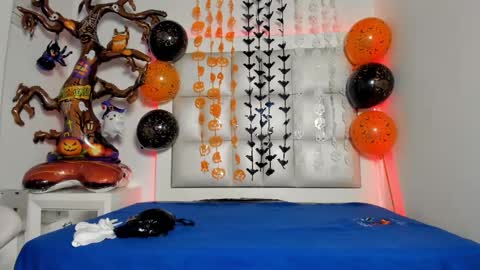 laura__js_ online show from 10/06/25, 05:27