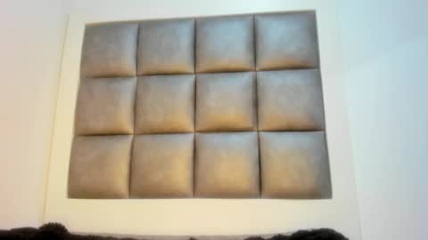 laura__js_ online show from 10/17/25, 06:21