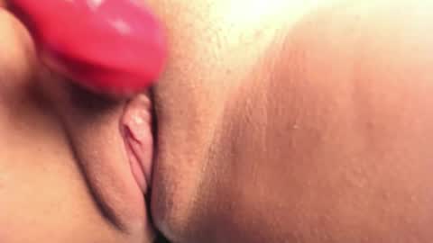 Snapshot of laura__js_ chatting on 11/25/25, 05:40 laura__js_ online show from 11/25/25, 05:40