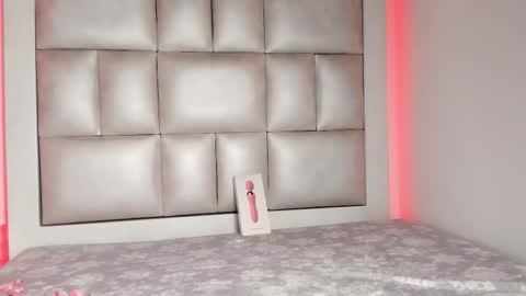 Snapshot of laura__js_ chatting on 11/28/25, 06:16 laura__js_ online show from 11/28/25, 06:16