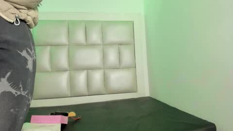 Snapshot of laura__js_ chatting on 12/01/25, 04:17 laura__js_ online show from 12/01/25, 04:17