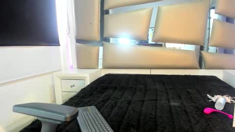 Snapshot of laura__js_ chatting on 12/02/25, 04:35 laura__js_ online show from 12/02/25, 04:35