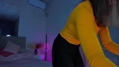 Snapshot of laura__leee chatting on 12/06/24, 06:15 Laura online show from 12/06/24, 06:15