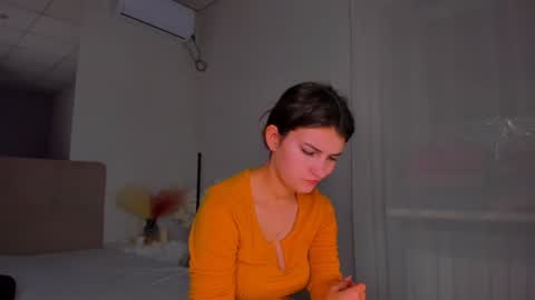 Snapshot of laura__leee chatting on 12/06/24, 12:49 Laura online show from 12/06/24, 12:49