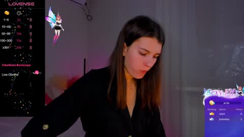 Snapshot of laura__leee chatting on 12/07/24, 10:01 Laura online show from 12/07/24, 10:01