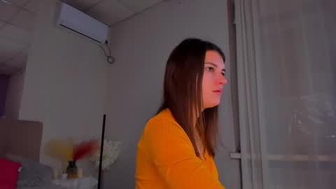 Snapshot of laura__leee chatting on 12/08/24, 06:33 Laura online show from 12/08/24, 06:33
