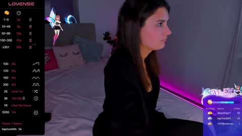 Snapshot of laura__leee chatting on 12/14/24, 10:02 Laura online show from 12/14/24, 10:02