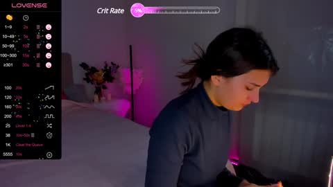 Snapshot of laura__leee chatting on 12/17/24, 06:35 Laura online show from 12/17/24, 06:35