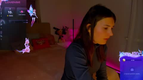 Snapshot of laura__leee chatting on 12/18/24, 11:13 Laura online show from 12/18/24, 11:13