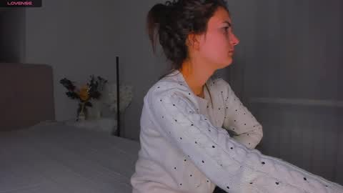 Snapshot of laura__leee chatting on 12/23/24, 06:22 Laura online show from 12/23/24, 06:22