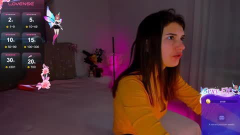Snapshot of laura__leee chatting on 12/28/24, 06:28 Laura online show from 12/28/24, 06:28