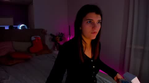 Snapshot of laura__leee chatting on 12/29/24, 06:14 Laura online show from 12/29/24, 06:14