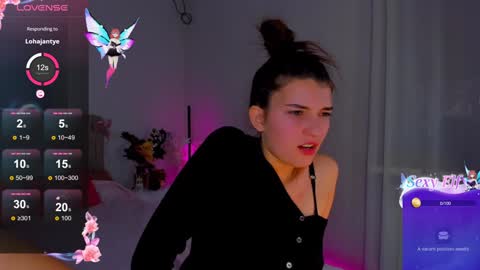Snapshot of laura__leee chatting on 12/29/24, 12:23 Laura online show from 12/29/24, 12:23