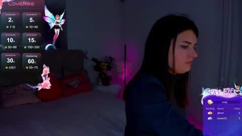Snapshot of laura__leee chatting on 12/30/24, 12:31 Laura online show from 12/30/24, 12:31
